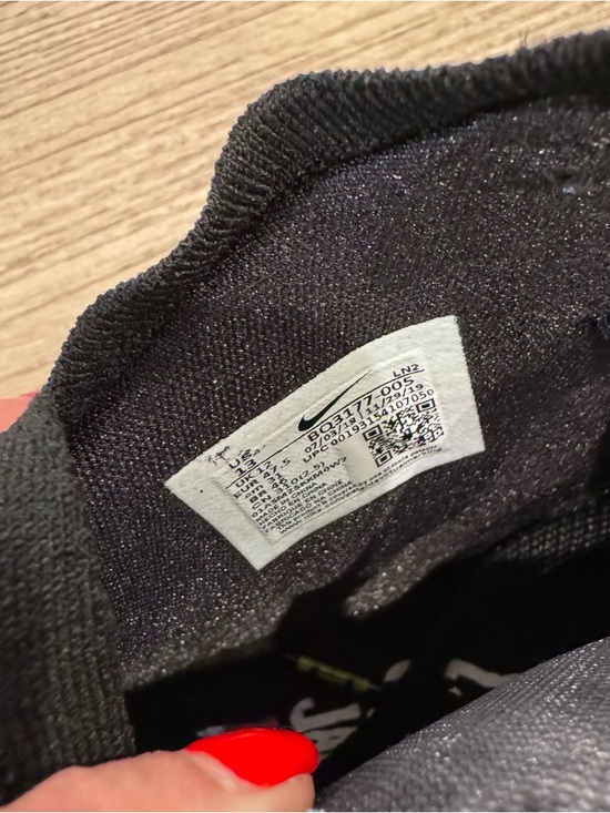 Nike LeBron 17 James Gang Sneakers - Picture 8 of 10